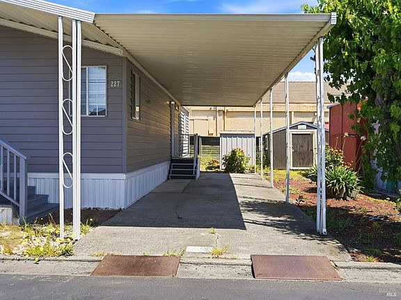 4th image of 227 Ricardo Avenue