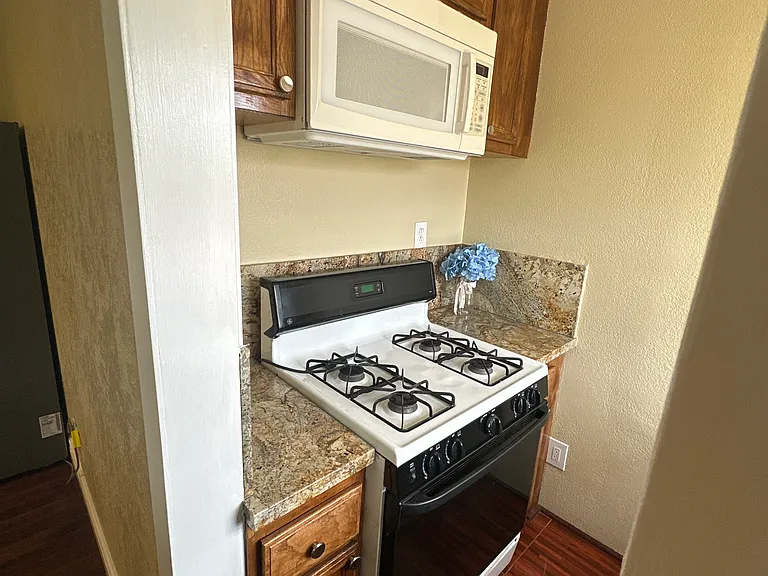 Hawser Ln — Photo 18