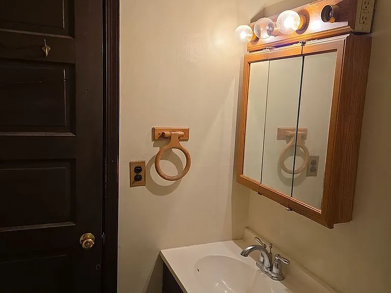 127 Lincoln Way W — Photo 11