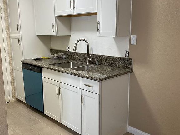 5th image of 506 W Avenue J4 Unit F