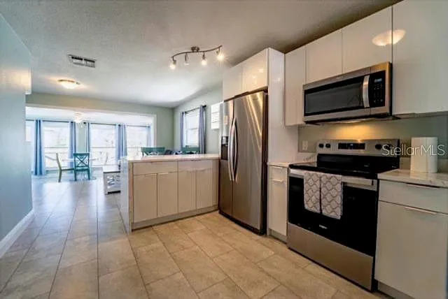 2 bed, 2.0 bath, 986 sqft, $3,100 — Photo 3