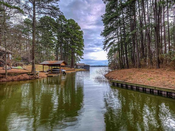 3rd image of 406 Lake Dr