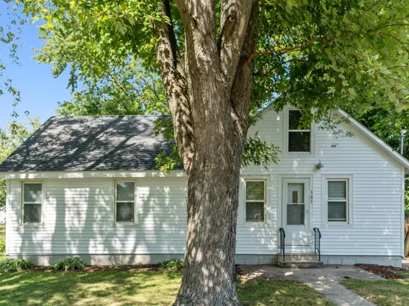 305 4th St, Hampton, IL 61256