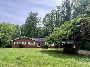 1334 20th Avenue Pl NE, Hickory, NC 28601