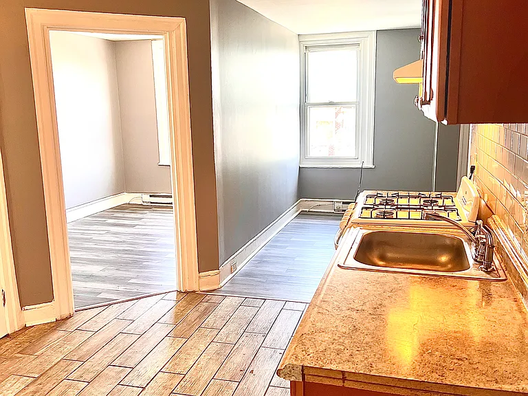 904 E Tioga St #2 — Photo 11