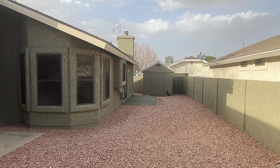 Yard with storage shed 