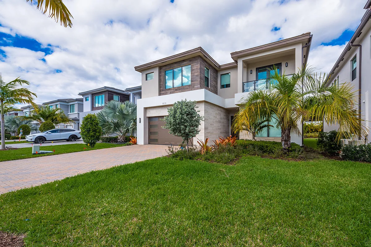 Building Photo - 8131 Laurel Falls Dr