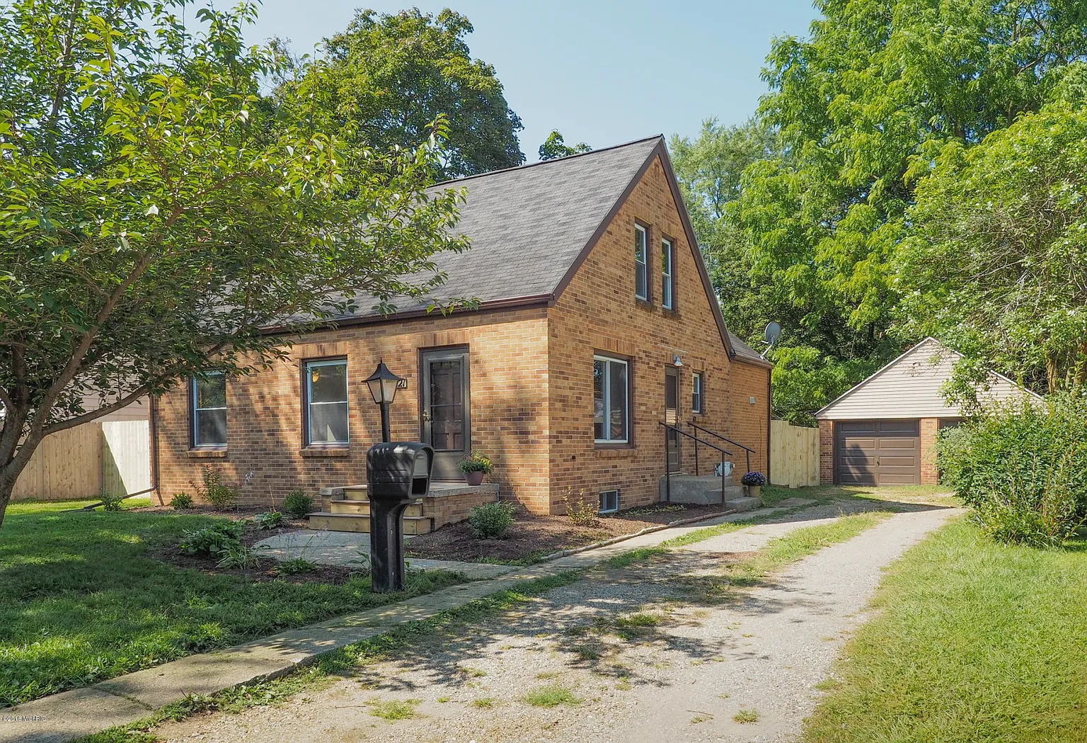 1721 Sunnyside Dr photo 1