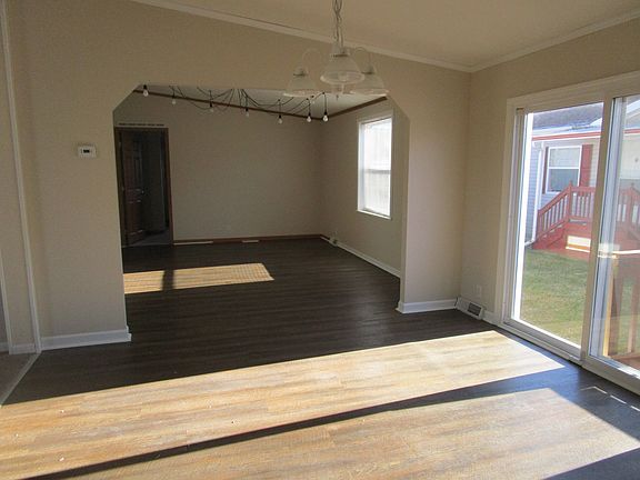 2nd image of 16243 Oxford Ct