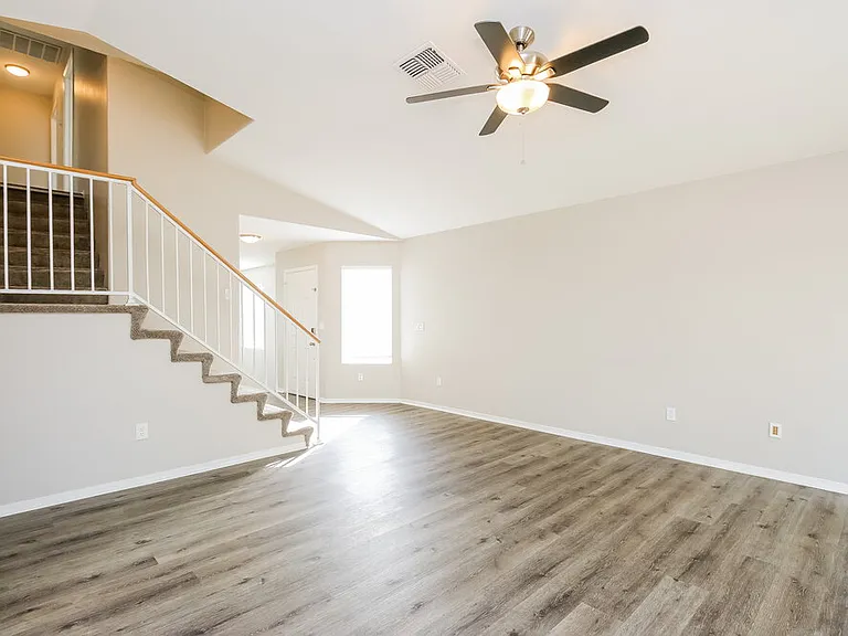 1042 N Blackbird Dr — Photo 4