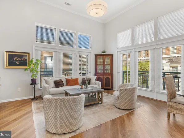 12000 Market St APT 401, Reston, VA 20190