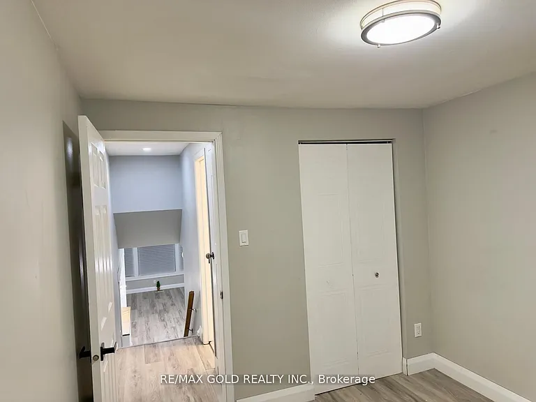 156 Mooregate Cres — Photo 21