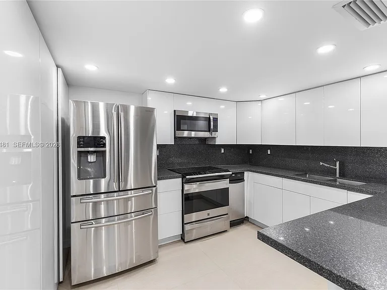 101 Ocean Lane Dr #1012 — Photo 13