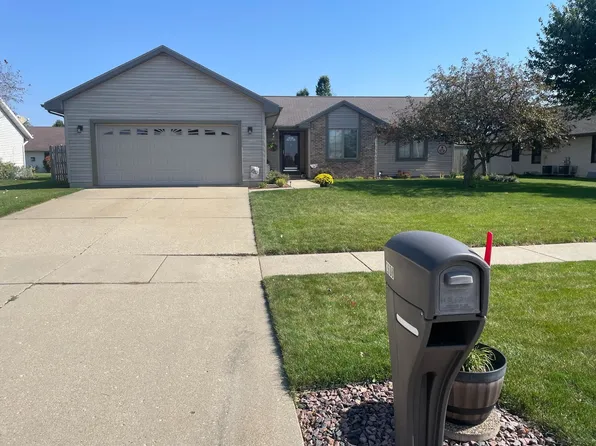 2608 N Wuthering Hills Dr, Janesville, WI 53546
