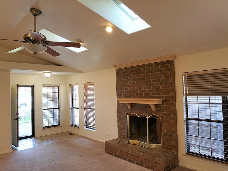 785 Kingsgate Rd — Photo 7
