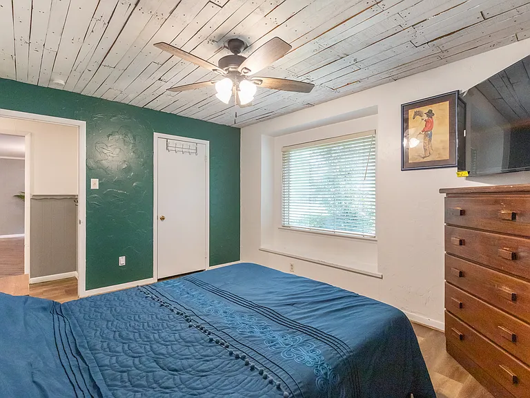 2132 Sylvan Dr — Photo 29