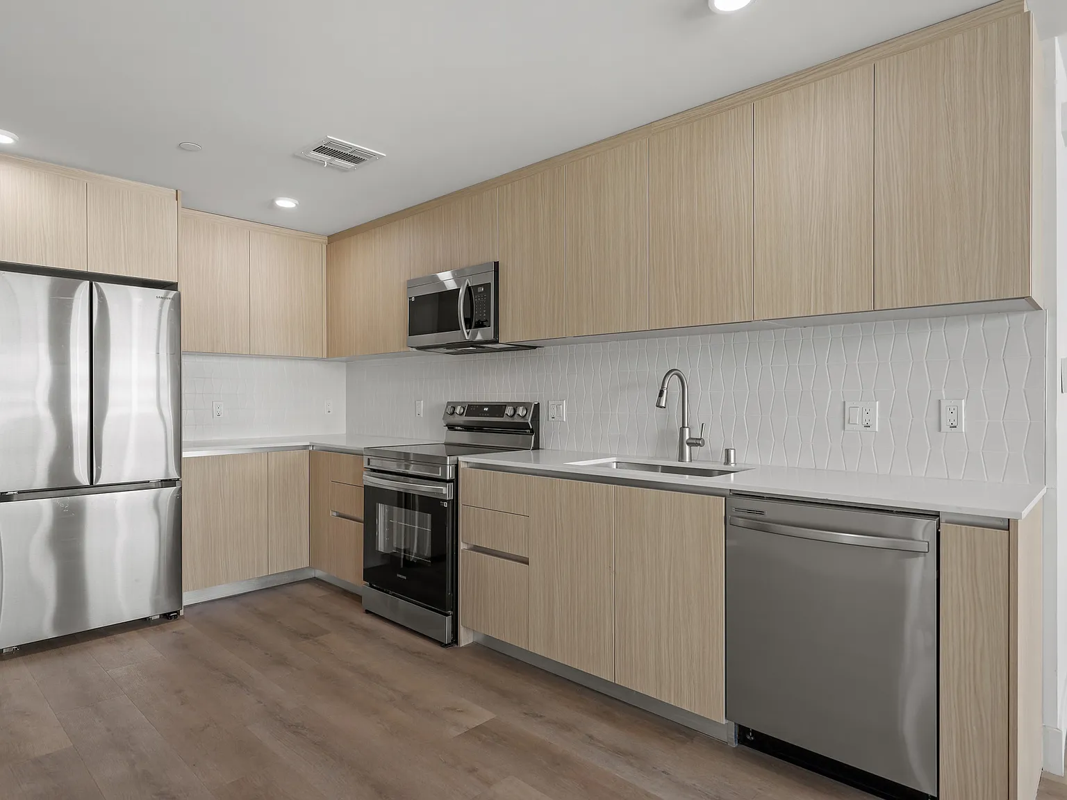 Vesper Hollywood — Photo 1