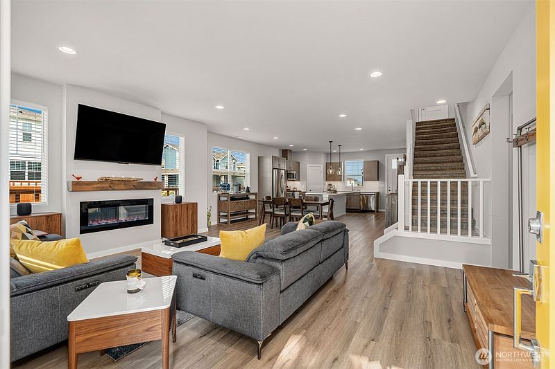 5th image of 9812 6th Avenue SW