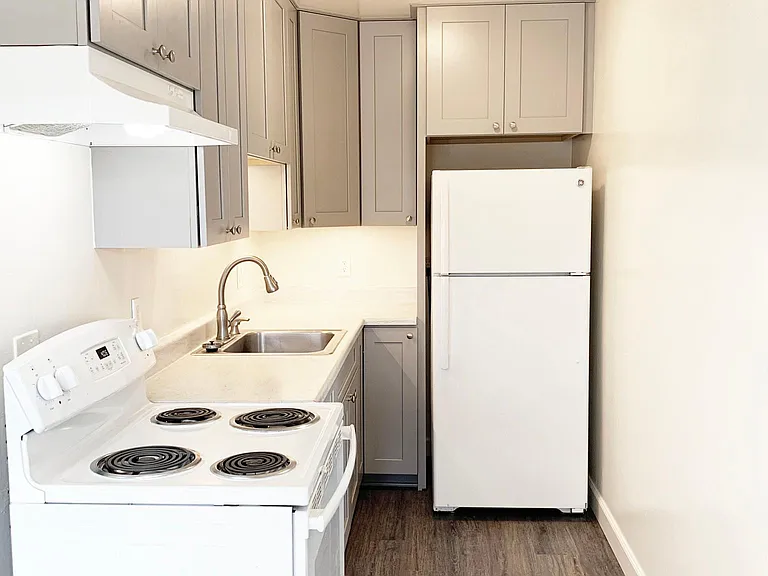 2421 Palmetto Ave #6 — Photo 8