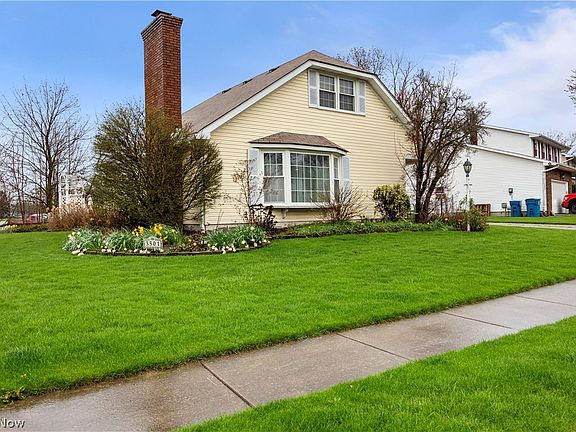 2nd image of 3501 Meadowbrook Dr
