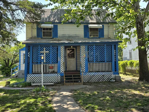 1226 N Walnut St, Newton, KS 67114