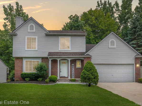 7325 Breeze Ln, Waterford, MI 48327
