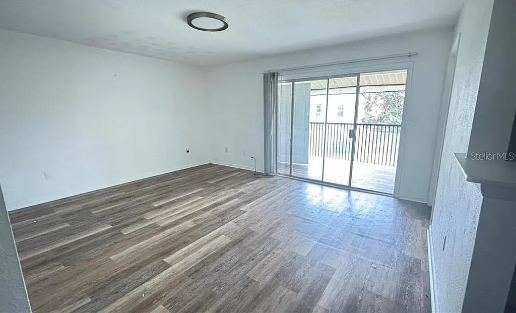 3 bed, 2.0 bath, 893 sqft, $1,700 — Photo 4