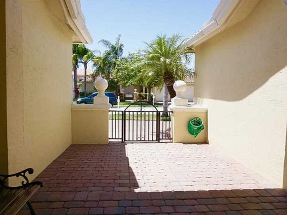 5th image of 951 SW 189th Ave
