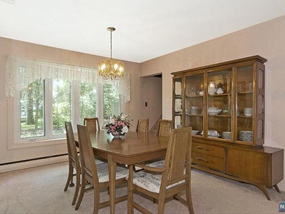 3rd image of 231 Evergreen St
