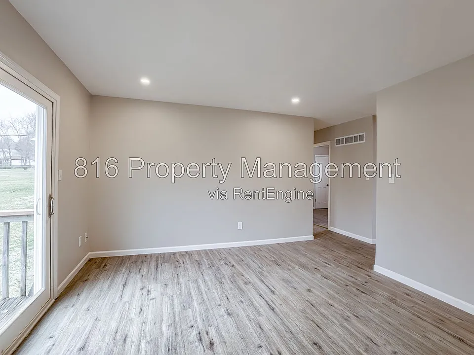 1111 E Sea Ave