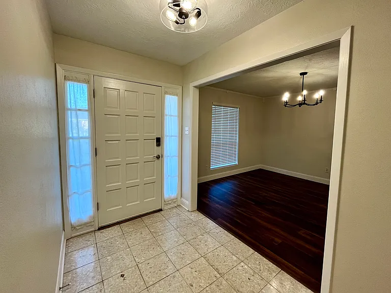 438 Georgetown St — Photo 4
