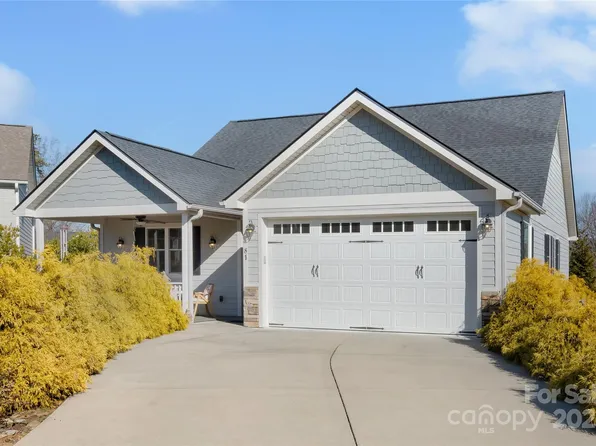 81 Foundry Ln, Hendersonville, NC 28792