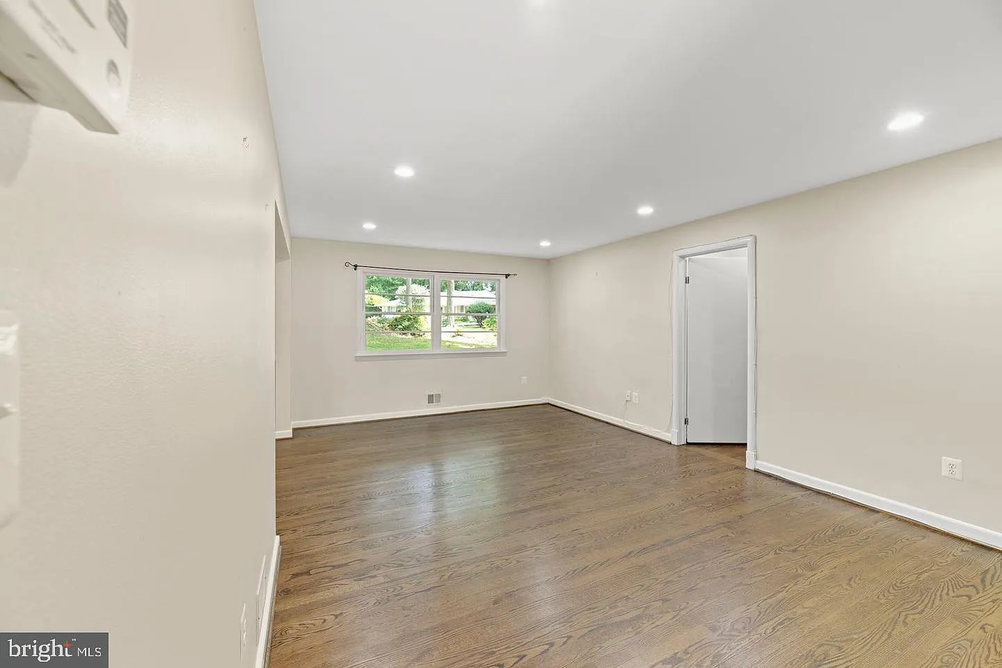 4 bed, 3.0 bath, 1328 sqft, $4,750 — Photo 4