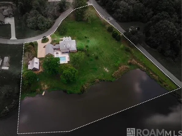 5042 Thompson Cove Dr, Saint Francisville, LA 70775
