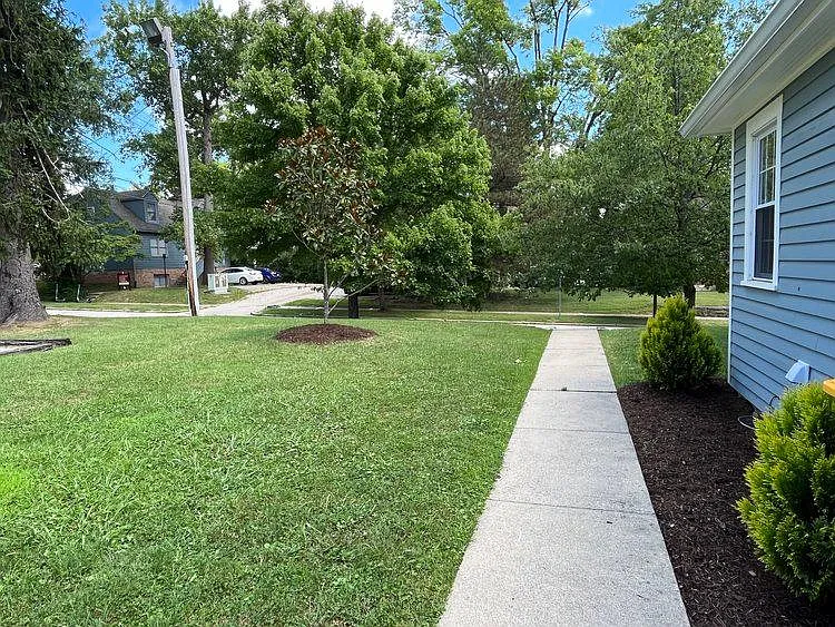6 bed, 3243 sqft, $9,600 — Photo 2