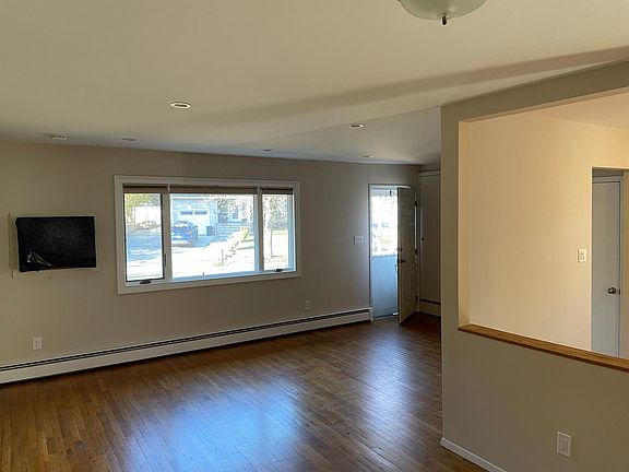 2nd image of 216 Bellerose Ave #1