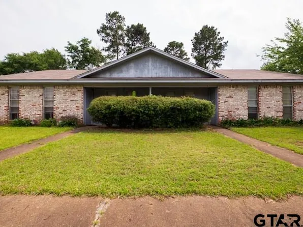 304 Blake Dr, Longview, TX 75604
