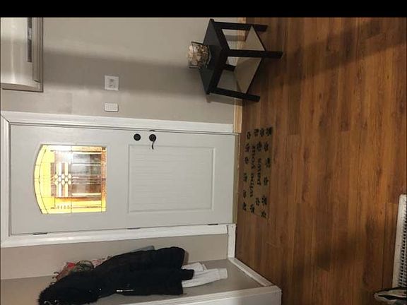 5th image of 729 E Ashland St