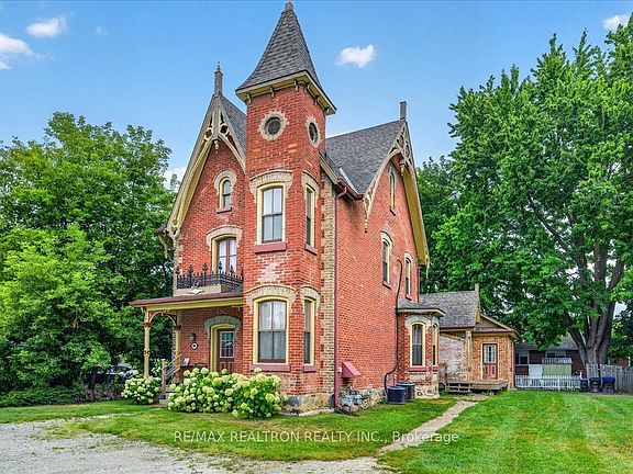 2nd image of 100 Victoria St E