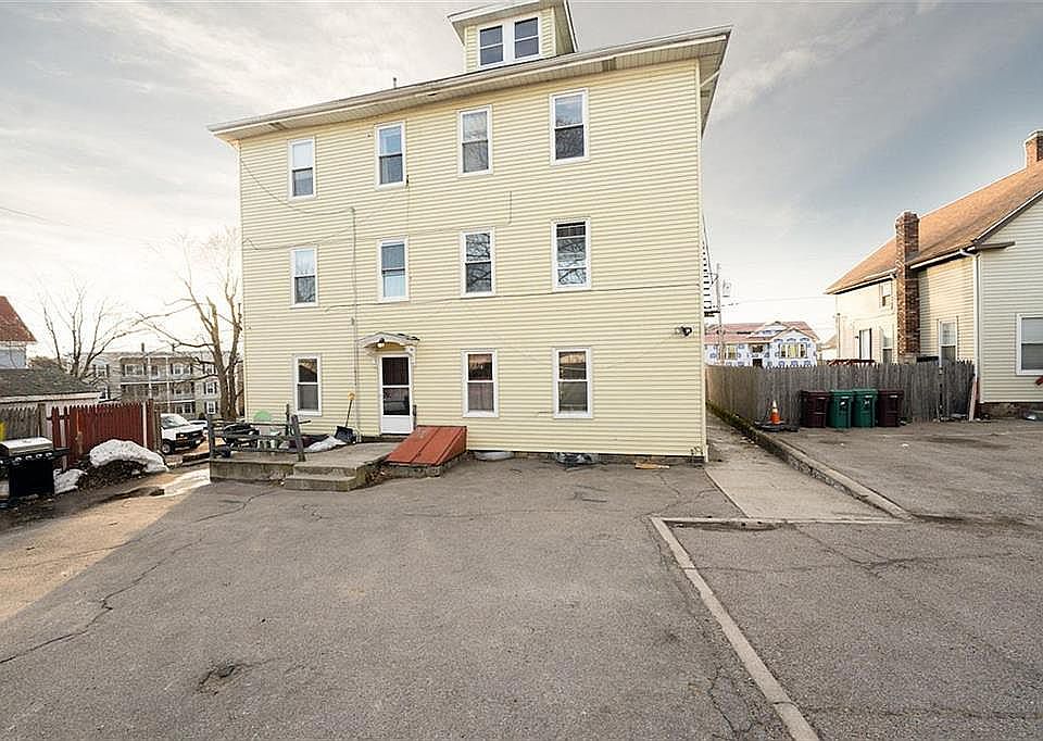2nd image of 35 Burnside Ave