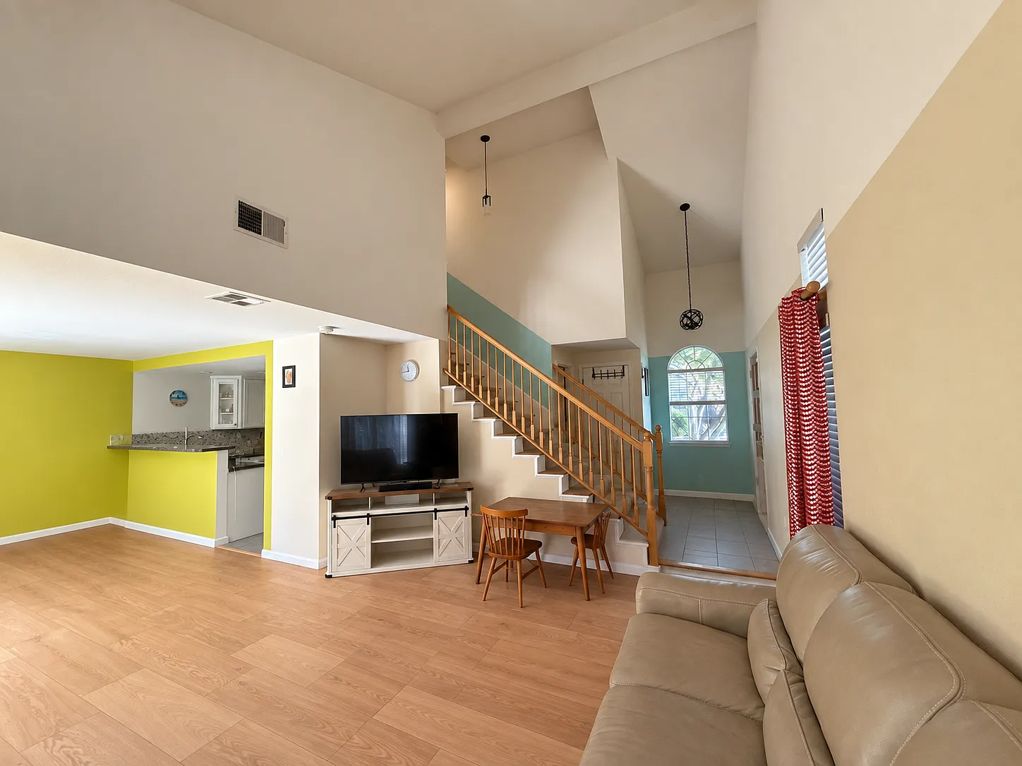 3 bed, 2.5 bath, 1587 sqft, $4,200 — Photo 2