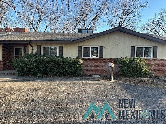 3rd image of 1415 S Country Club Cir
