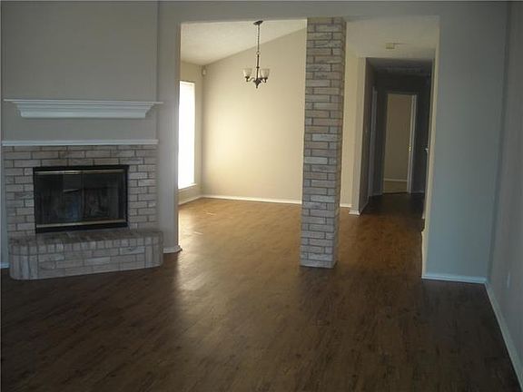 3rd image of 722 Charles City Dr