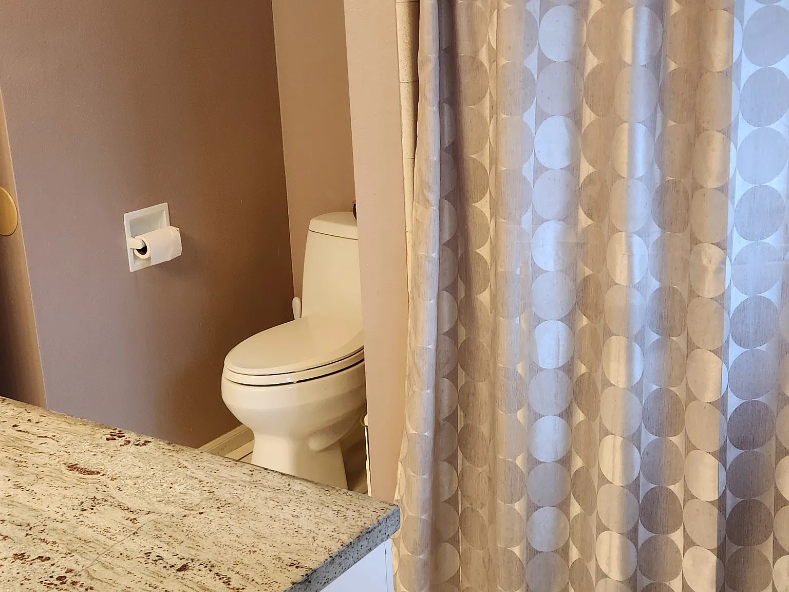 4 bed, 1.5 bath, 1800 sqft, $3,000 — Photo 4