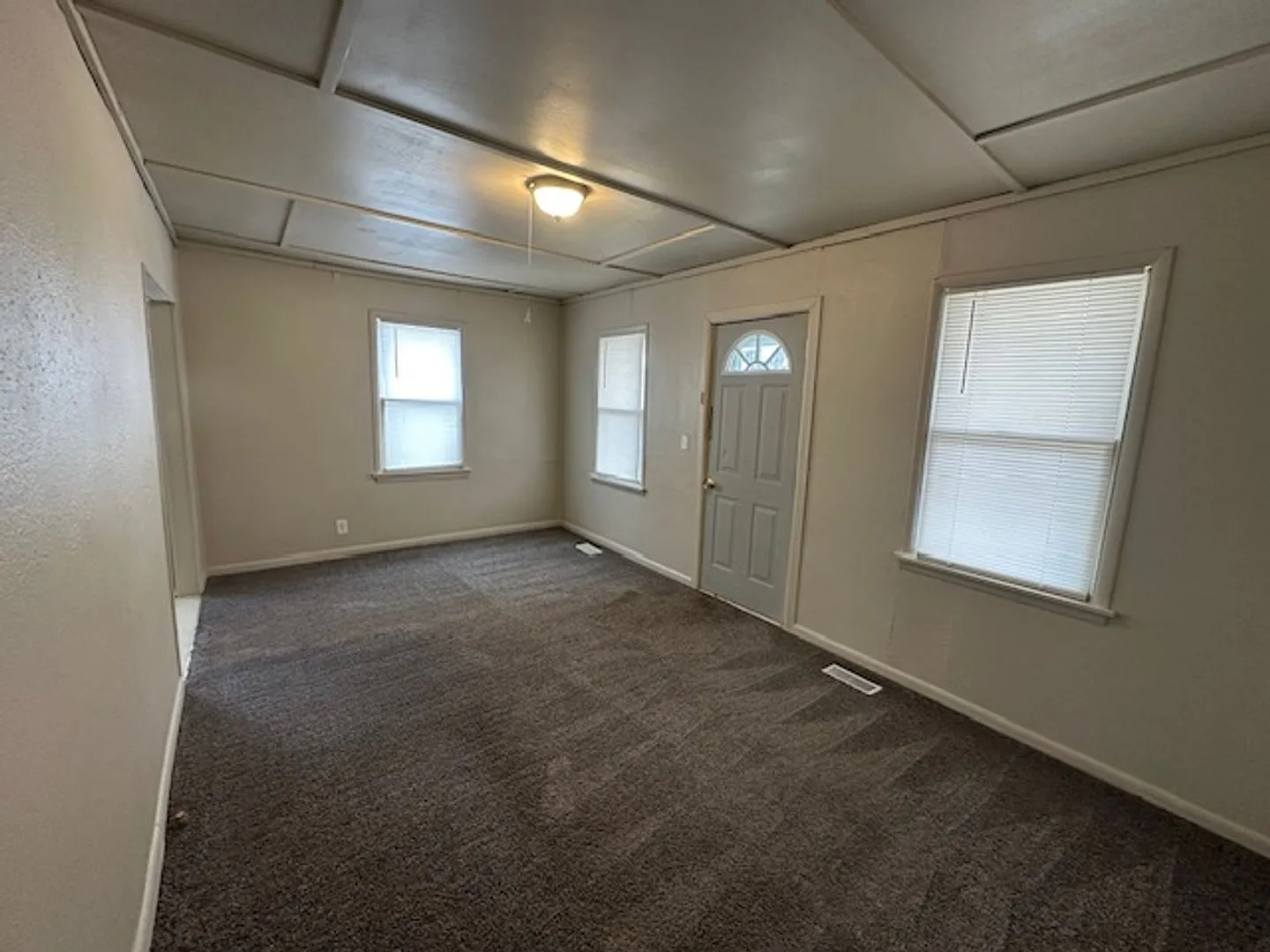 3 Bedroom 1 Bath Home For Rent — Photo 2