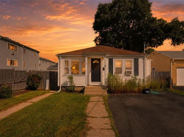 127 Fern St, Warwick, RI 02889