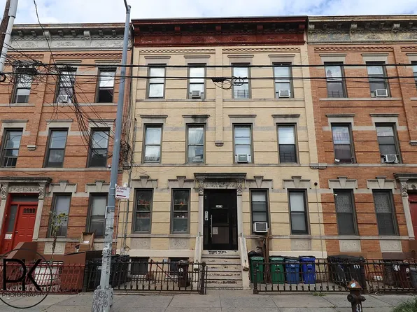 1679 Gates Ave, Ridgewood, NY 11385