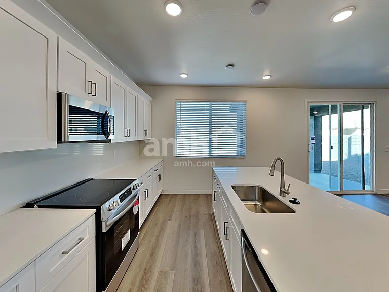 12634 W Flynn Ln — Photo 3