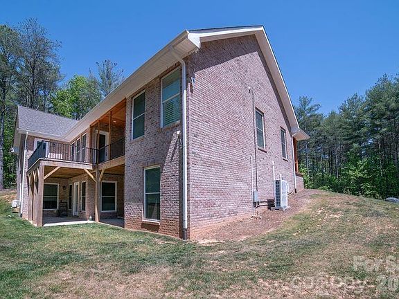 3rd image of 2026 Robert Dr