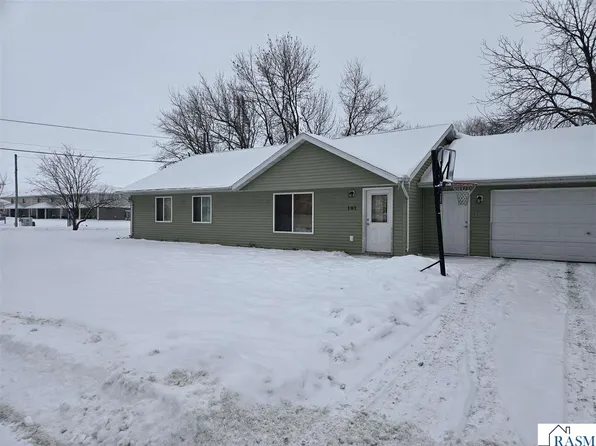 101 Connie Ln, Eagle Lake, MN 56024